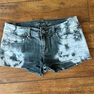 American Eagle stretch low-rise denim shorts size 4